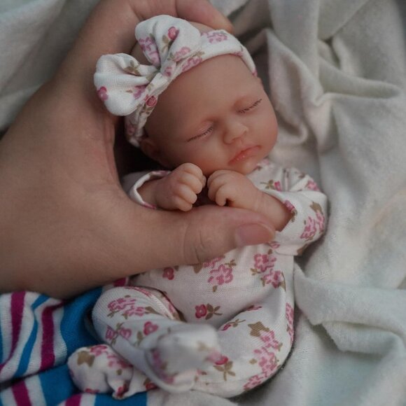 🆕7Inch Full Body Silicone Reborn Baby Dolls Newborn Girl Doll with Clothes - Picture 6 of 7